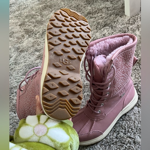 UGG BOOTS - Picture 5 of 8